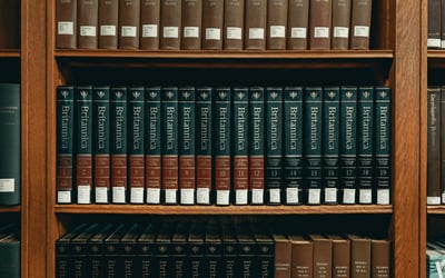 Droit Commercial : Guide Complet pour Sécuriser Vos Relations d’Affaires