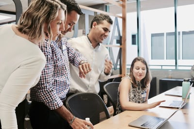 Inbound ou outbound marketing : quelle stratégie choisir en 2026 ?